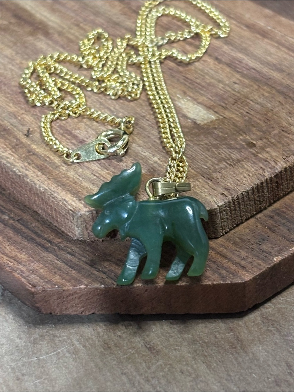 Vintage Nephrite Jade Moose pendant on gold tone 18 inch chain